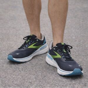 Brooks adrenaline GTS 23 men’s running shoes size 13 black and green